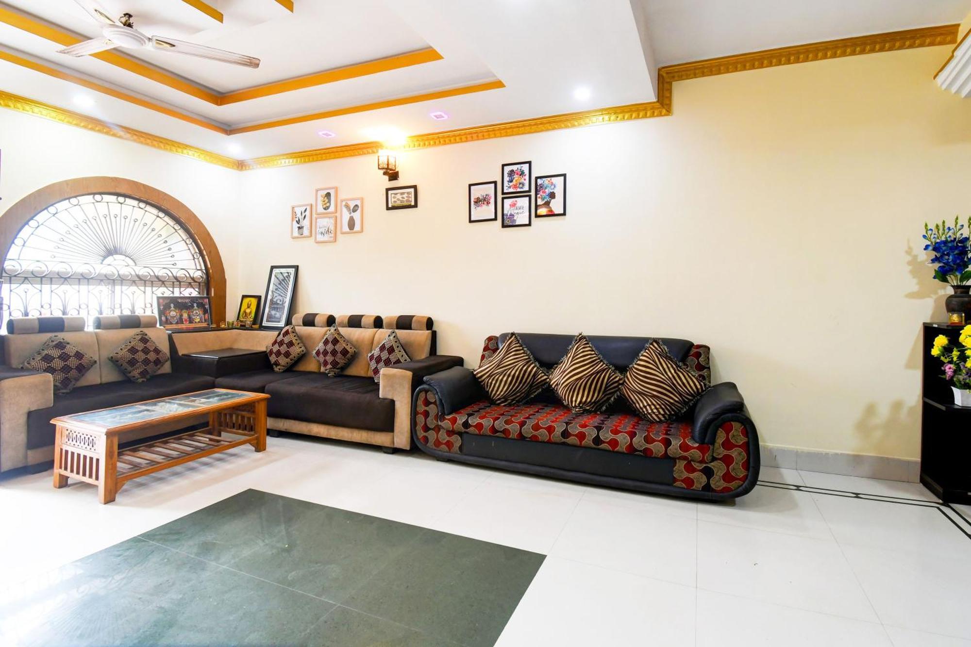 Hotel Oyo 16511 Aayan International 3*